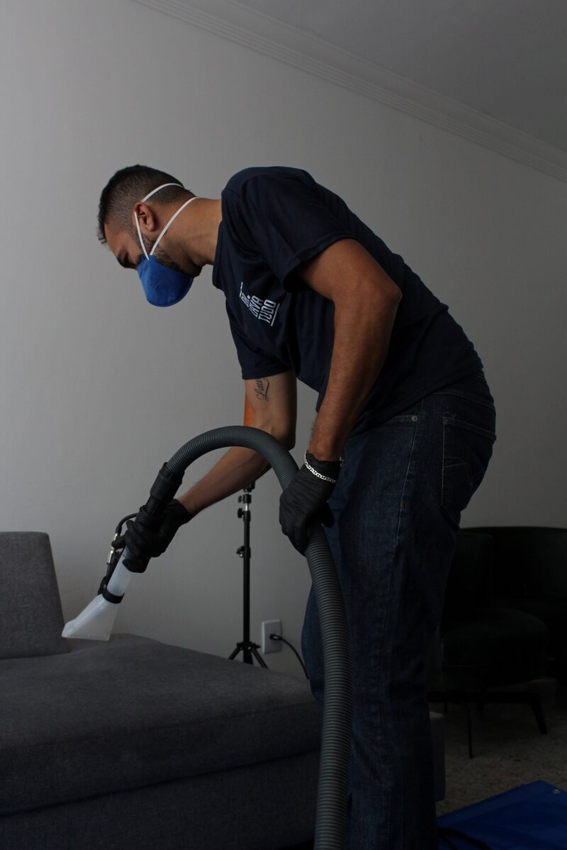 Especialista explica como conservar o sofá limpo no inverno Especialista explica como conservar o sofá limpo no inverno