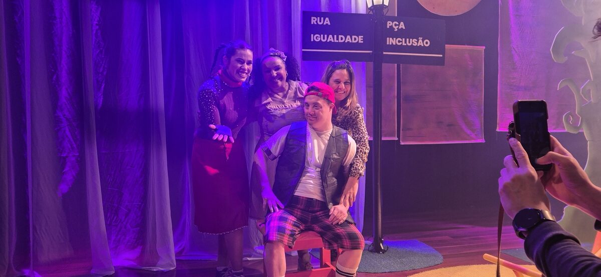 Espetáculo “Ele e Suas Irmãs” coloca a inclusão no centro do palco