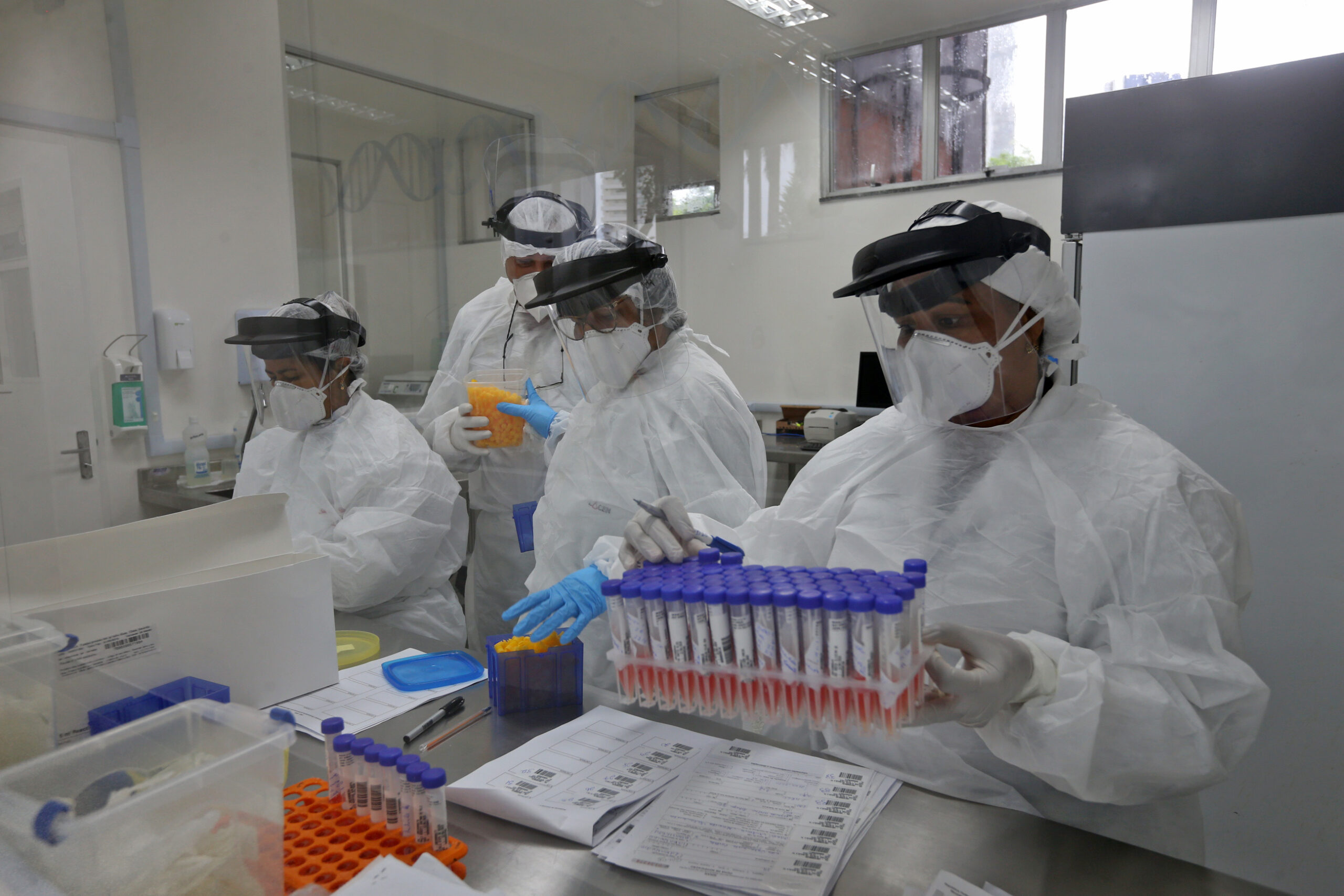 110 anos: Lacen-Bahia atravessou epidemias e modernizou o SUS